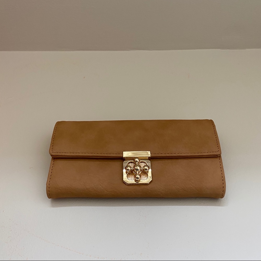 ✨HOST PICK✨ Tan faux leather clutch or hand wallet
